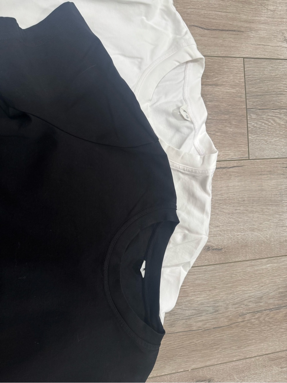 BUNDLE- Arket heavyweight Crewneck Tee in Black and White - Picture 4 of 4